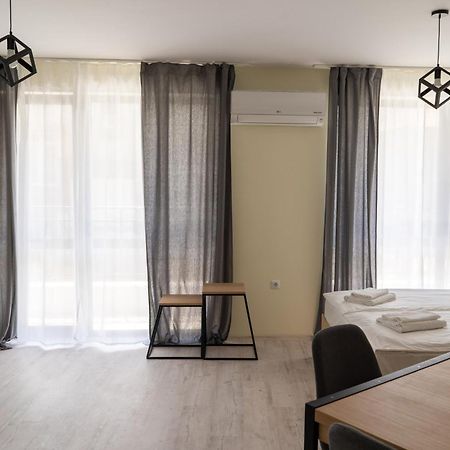 La Familia Apartments Varna Esterno foto