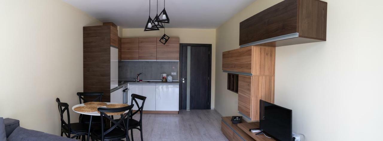 La Familia Apartments Varna Esterno foto