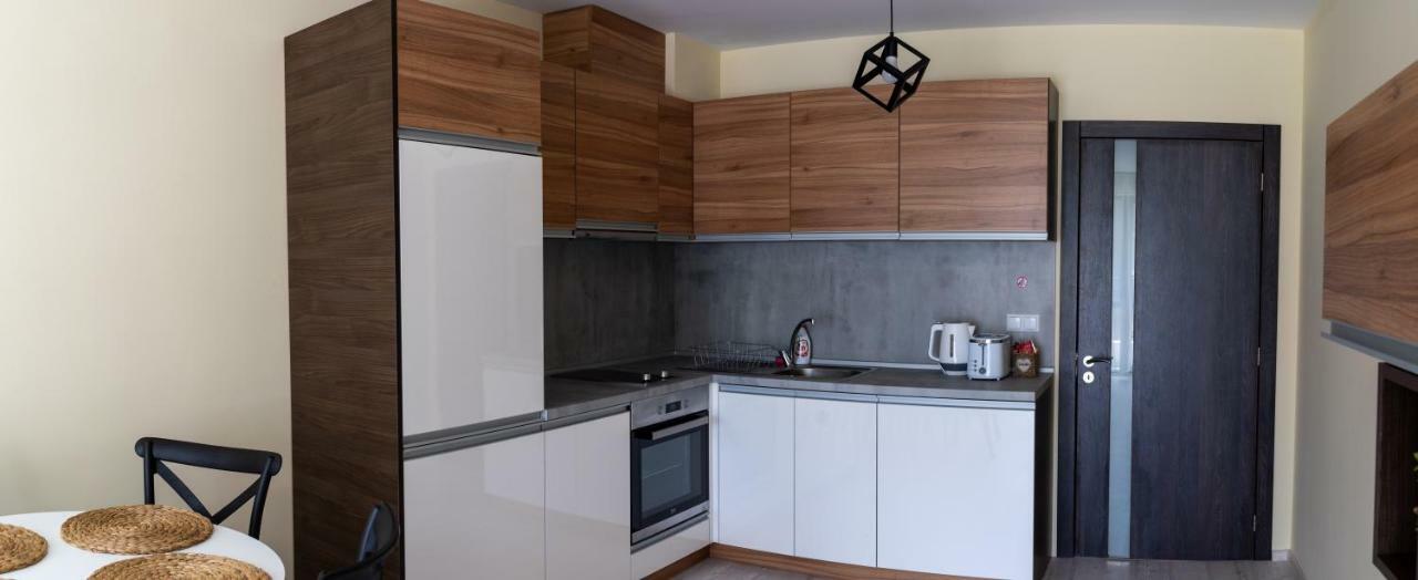 La Familia Apartments Varna Esterno foto