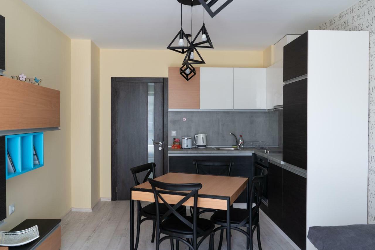 La Familia Apartments Varna Esterno foto