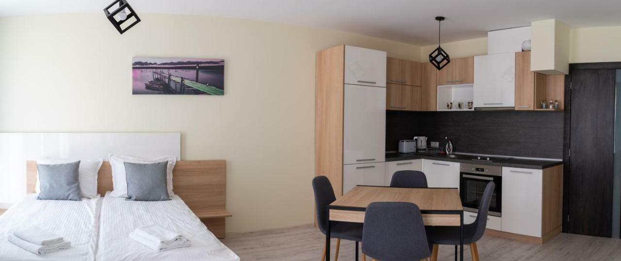 La Familia Apartments Varna Esterno foto