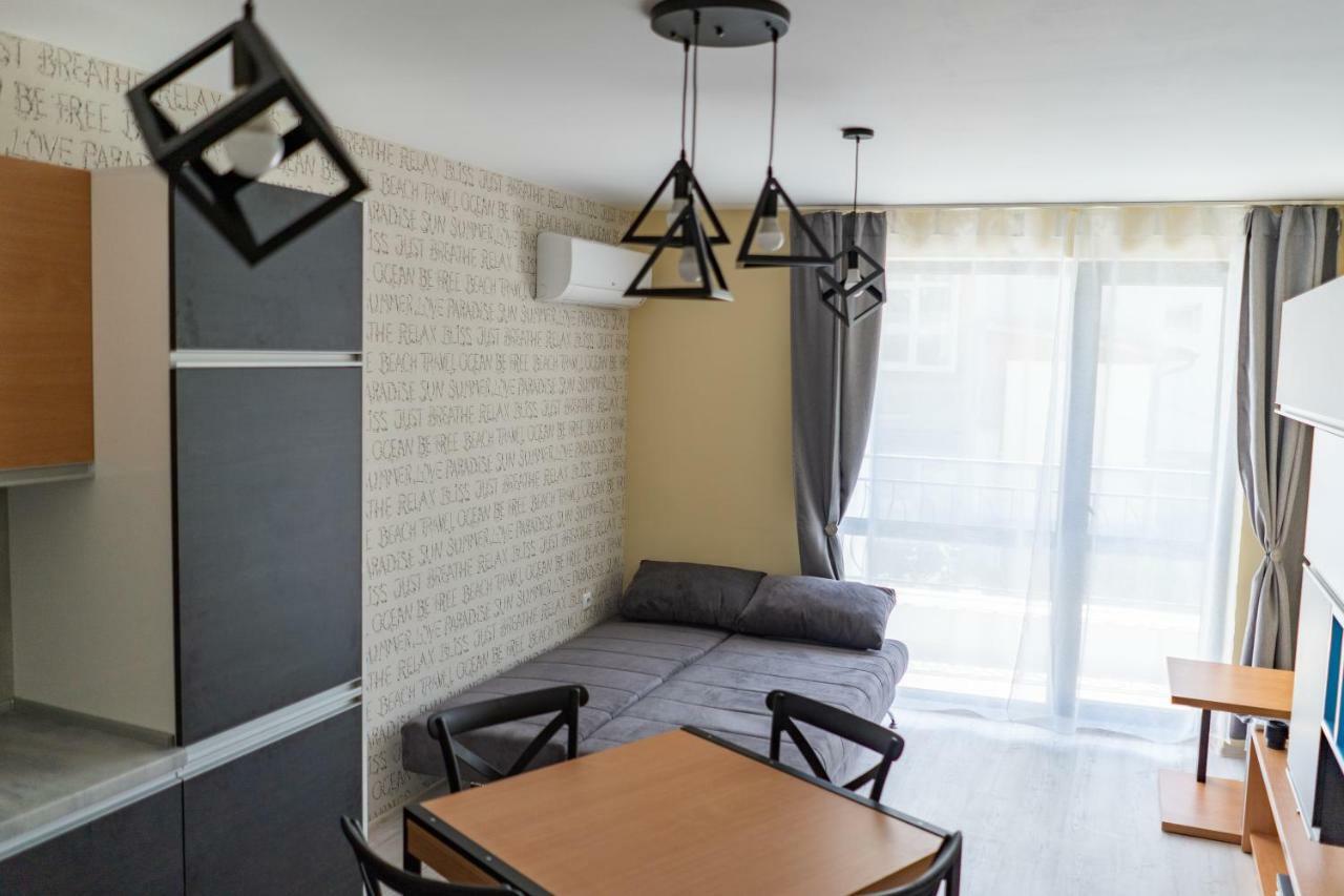 La Familia Apartments Varna Esterno foto