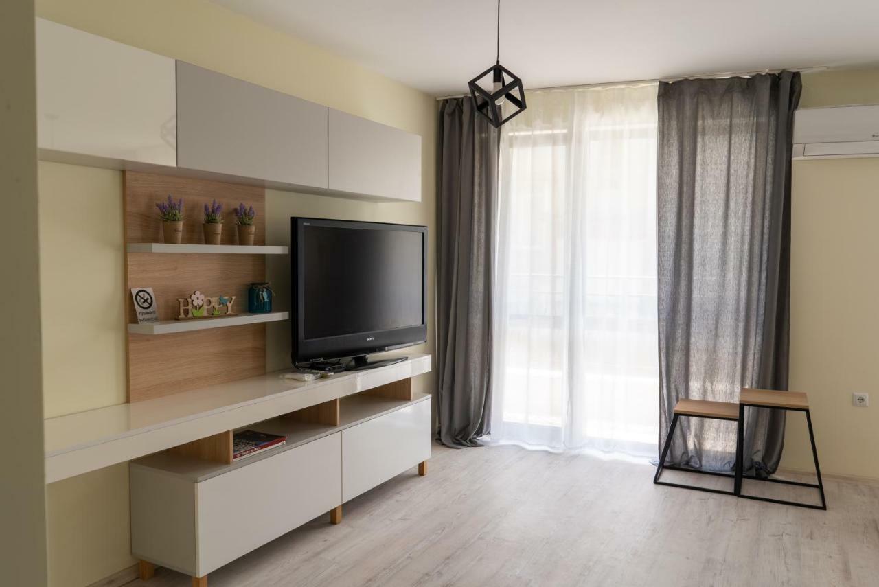 La Familia Apartments Varna Esterno foto