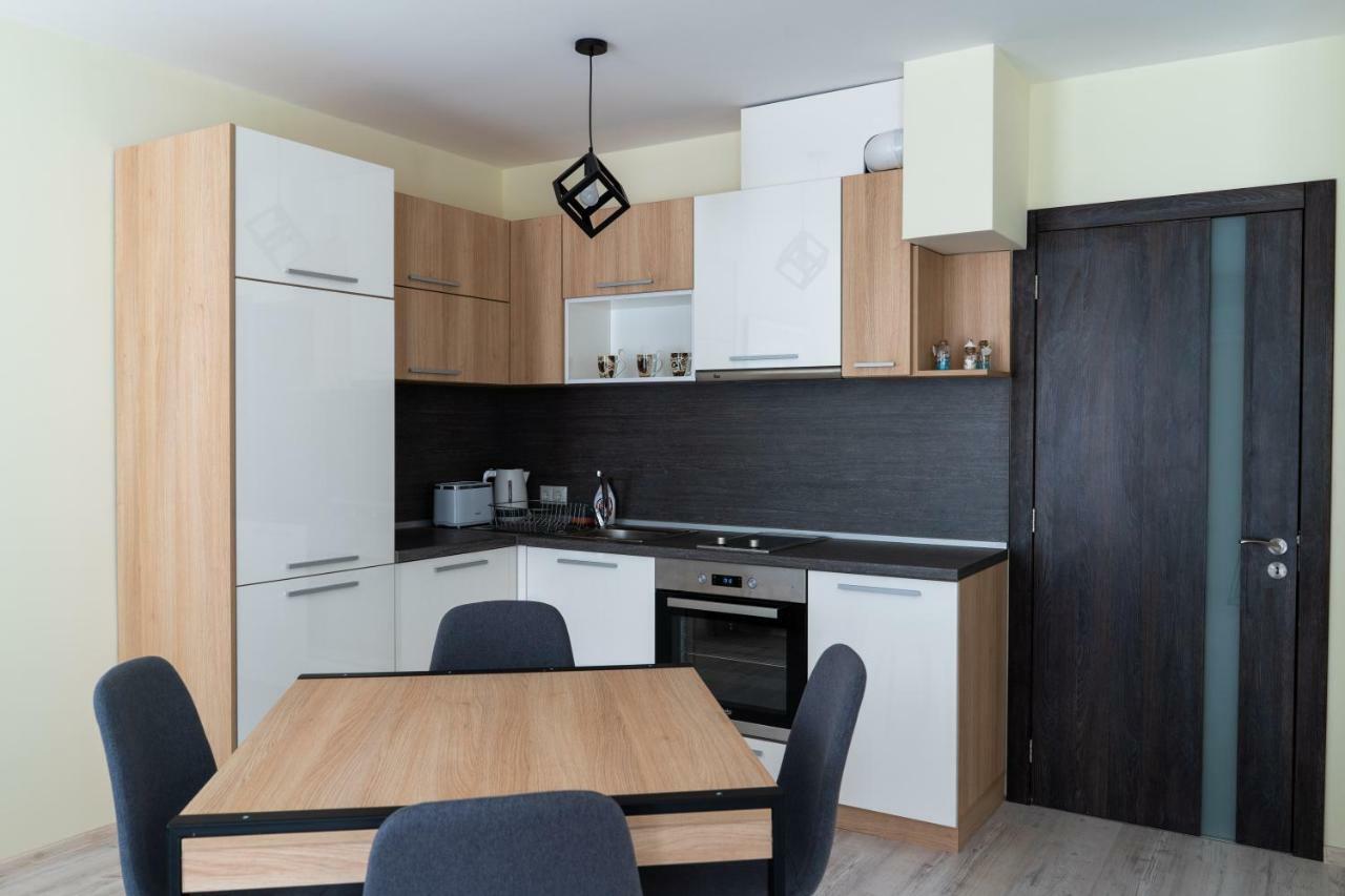 La Familia Apartments Varna Esterno foto