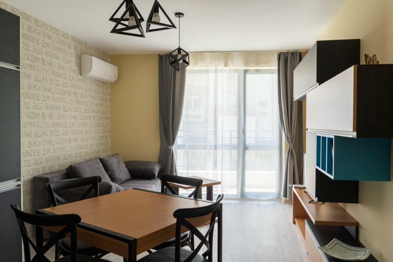 La Familia Apartments Varna Esterno foto