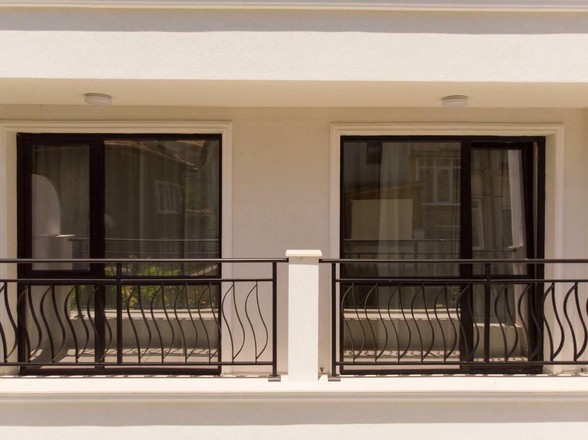 La Familia Apartments Varna Esterno foto