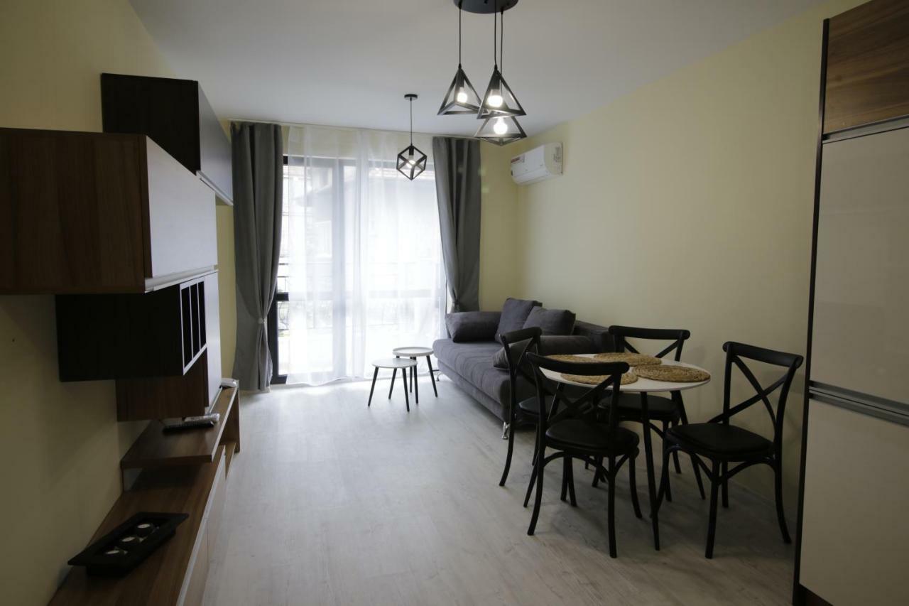 La Familia Apartments Varna Esterno foto