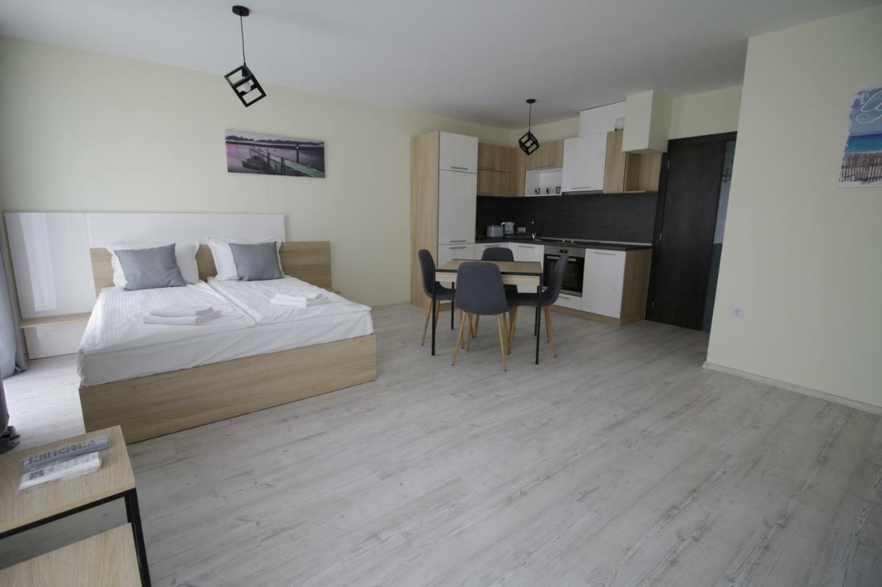 La Familia Apartments Varna Esterno foto