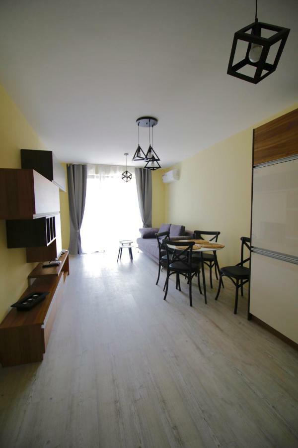 La Familia Apartments Varna Esterno foto