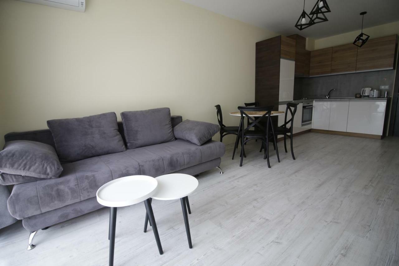La Familia Apartments Varna Esterno foto