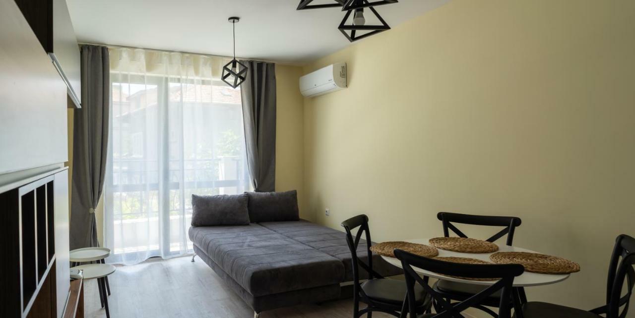 La Familia Apartments Varna Esterno foto